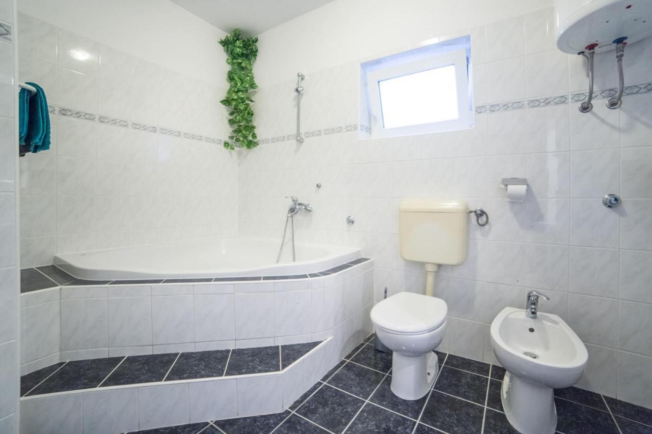 Apartment Jadranka Brist Bagian luar foto