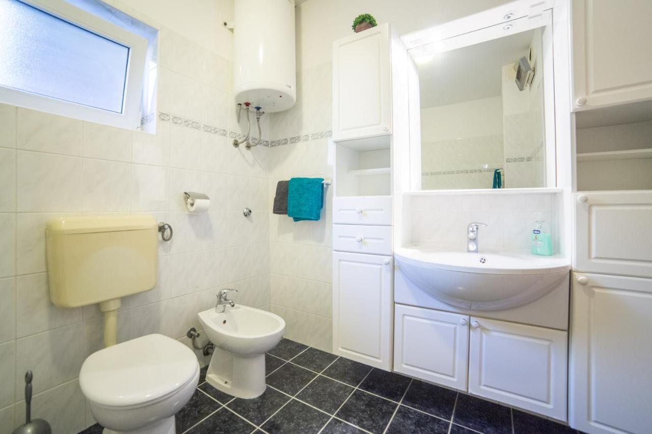 Apartment Jadranka Brist Bagian luar foto